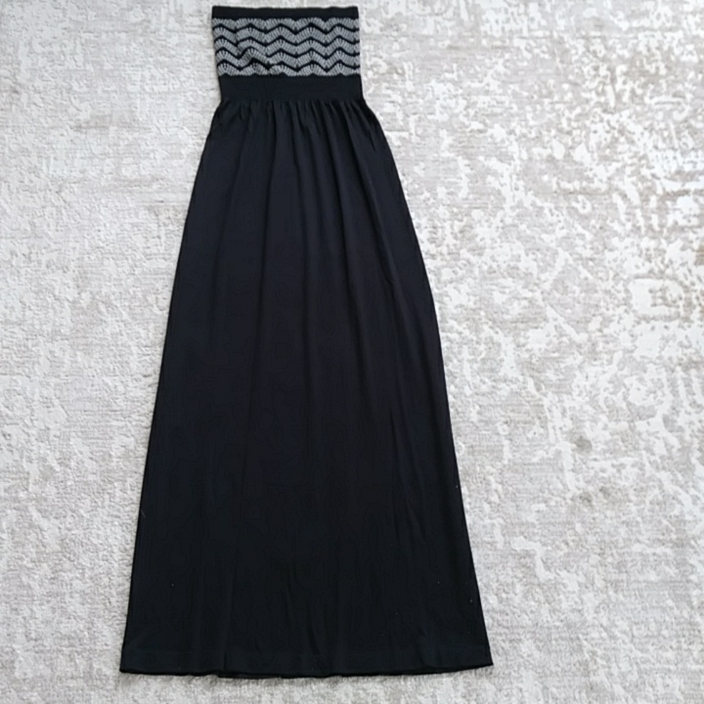 Strapless Pleated Tube Maxi Dress Zig Zag Accent XS Black White